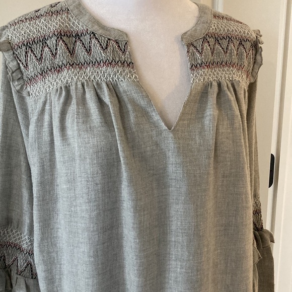 Philosophy small top long bell sleeves gray smocked v-neck boho - Picture 2 of 14